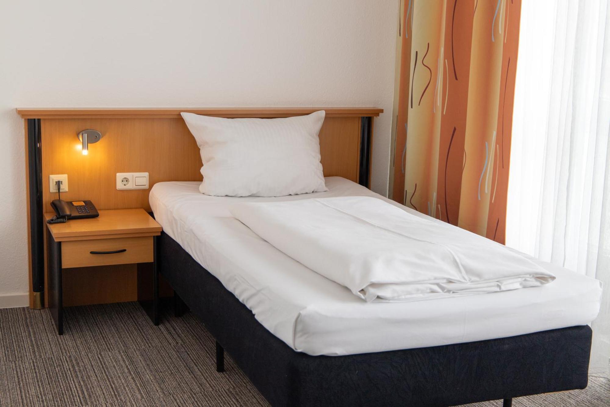 Hotel Am Suedtor Backnang Bagian luar foto